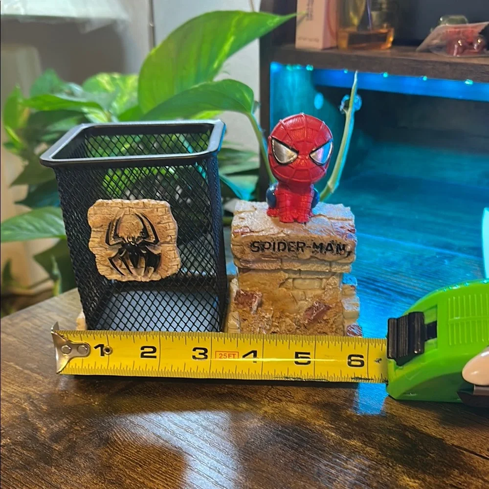 Spider-Man Pen Holder with Red and Black Design - Picture 6 of 7